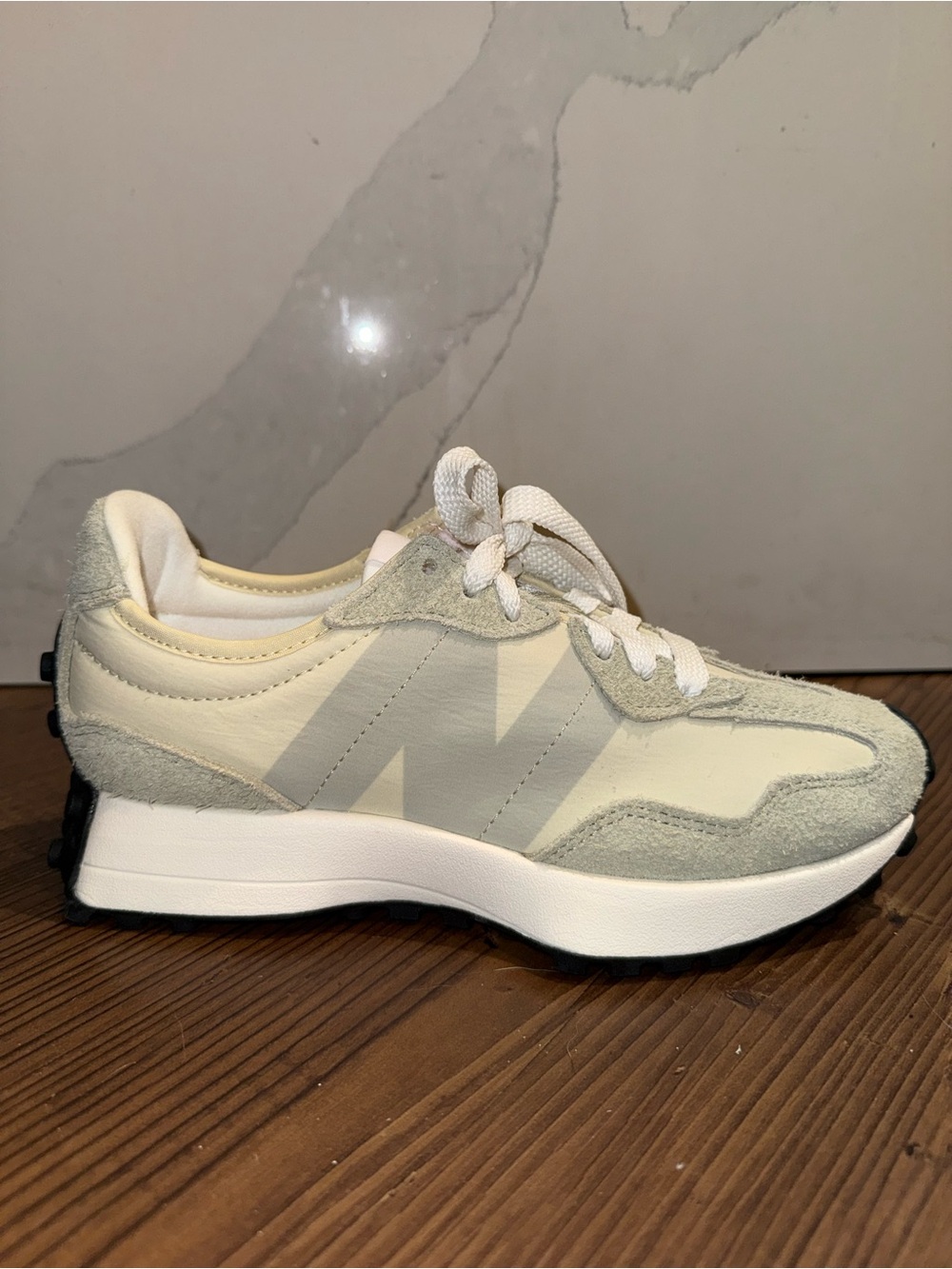New Balance 327 WS327UF Green Beige Sneakers Women’s Size 7 NWT